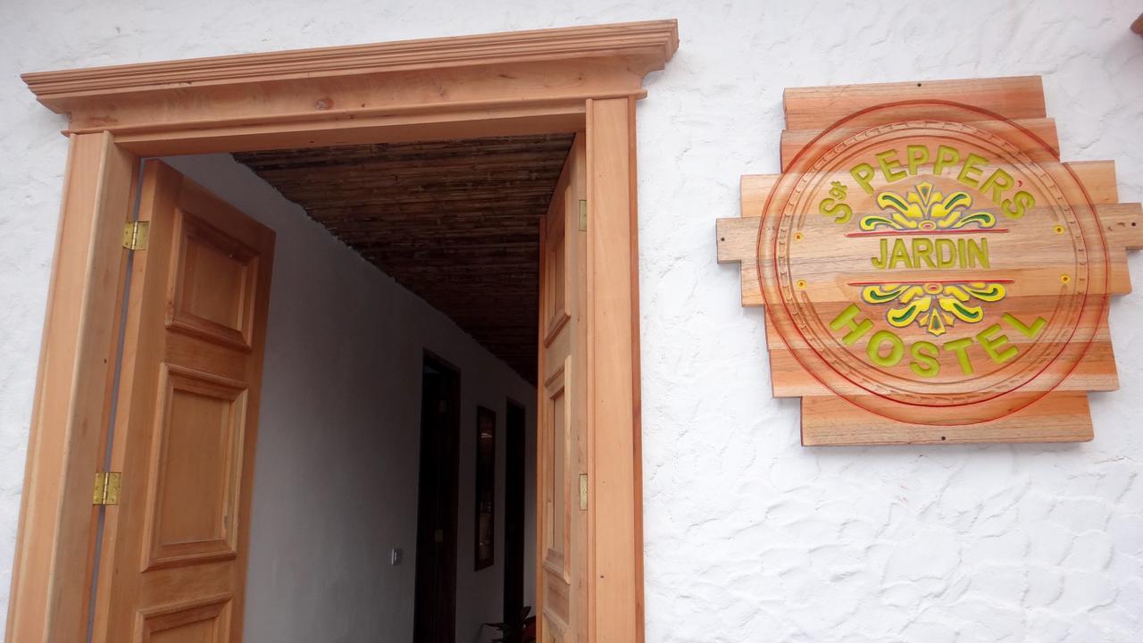 Sergeant Pepper'S Hostel Jardin Bagian luar foto