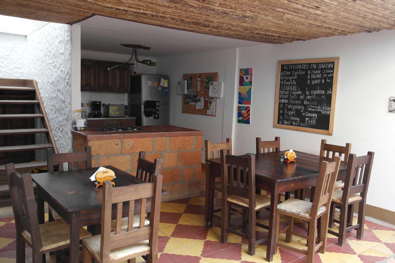 Sergeant Pepper'S Hostel Jardin Bagian luar foto
