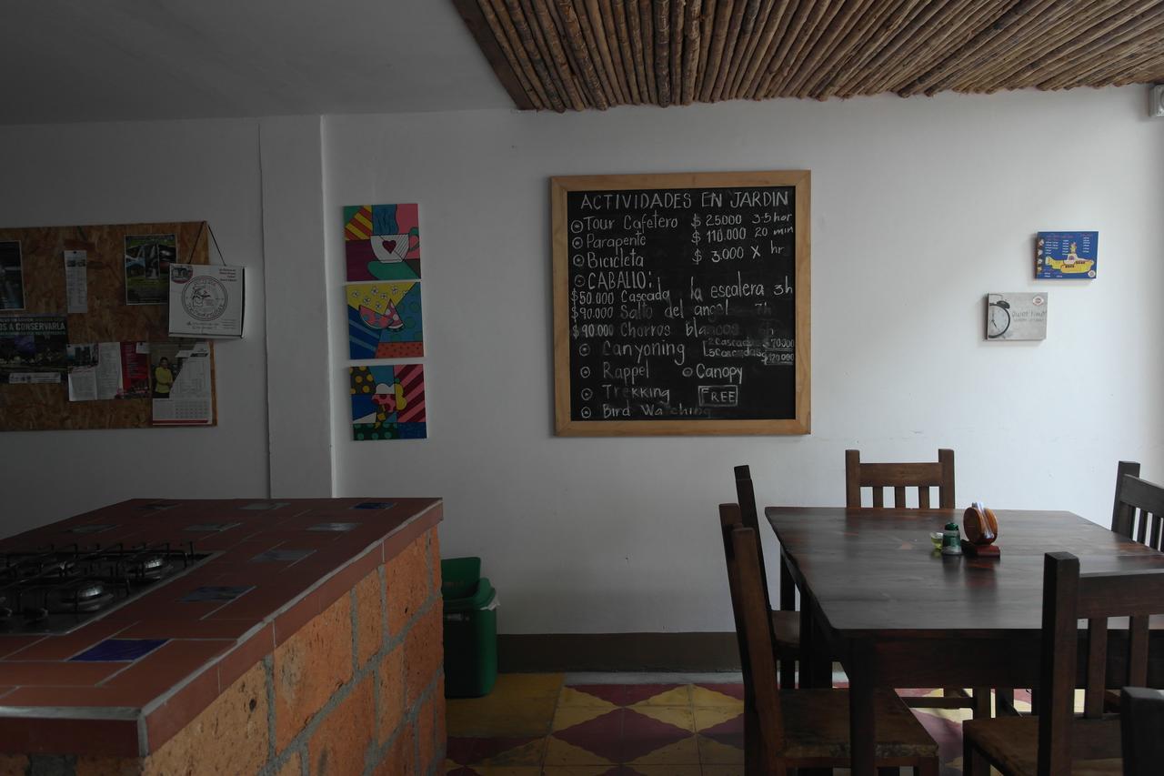 Sergeant Pepper'S Hostel Jardin Bagian luar foto