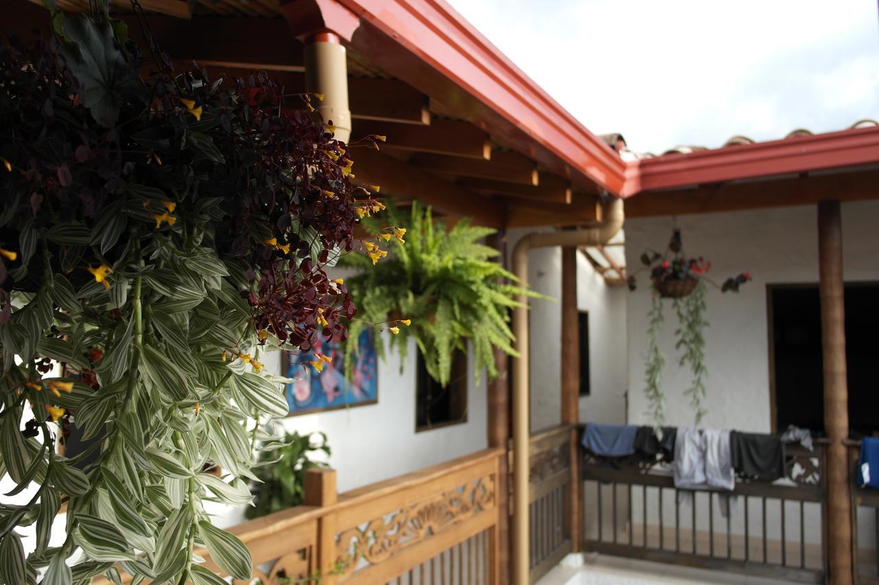 Sergeant Pepper'S Hostel Jardin Bagian luar foto