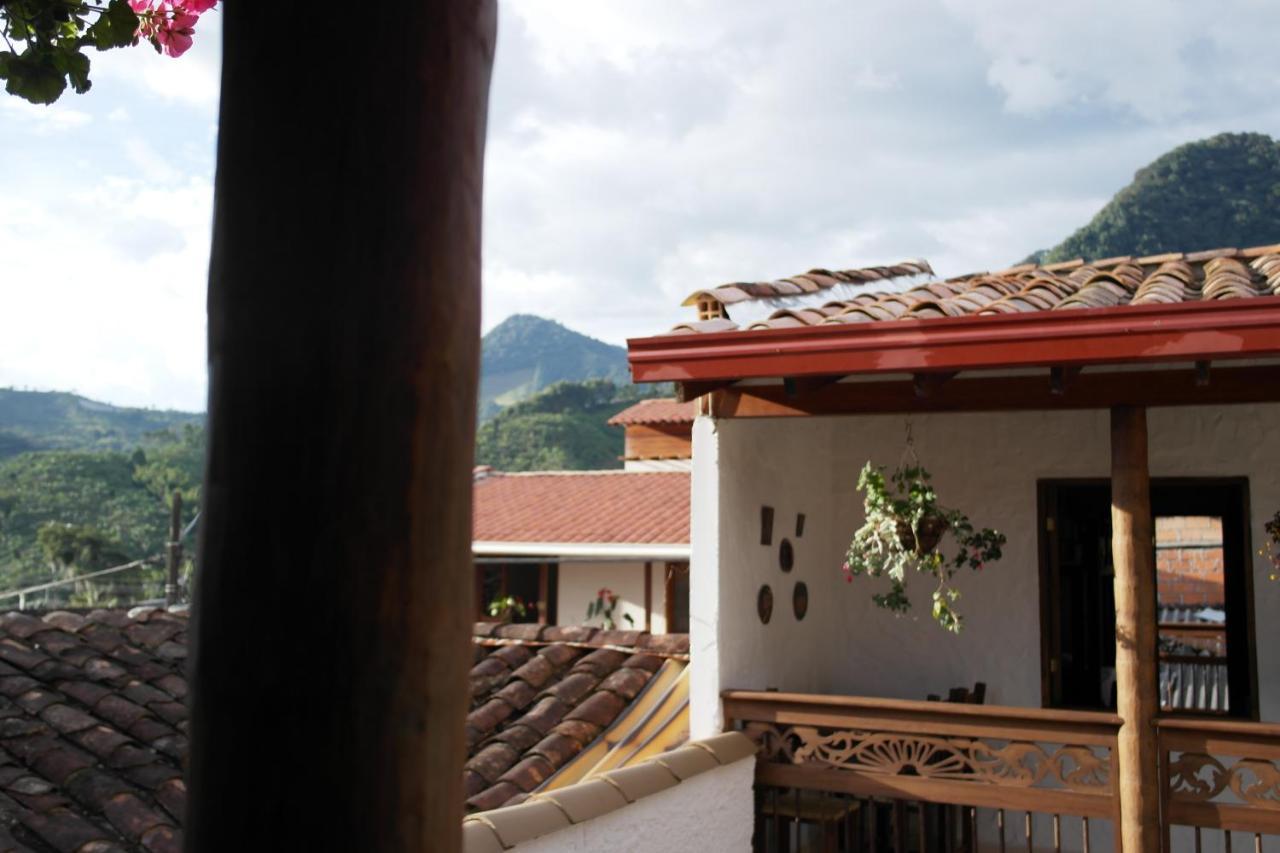 Sergeant Pepper'S Hostel Jardin Bagian luar foto